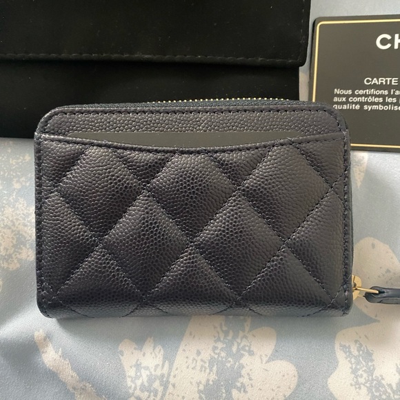 NEW Chanel Zipped Coin Purse - Picture 4 of 15